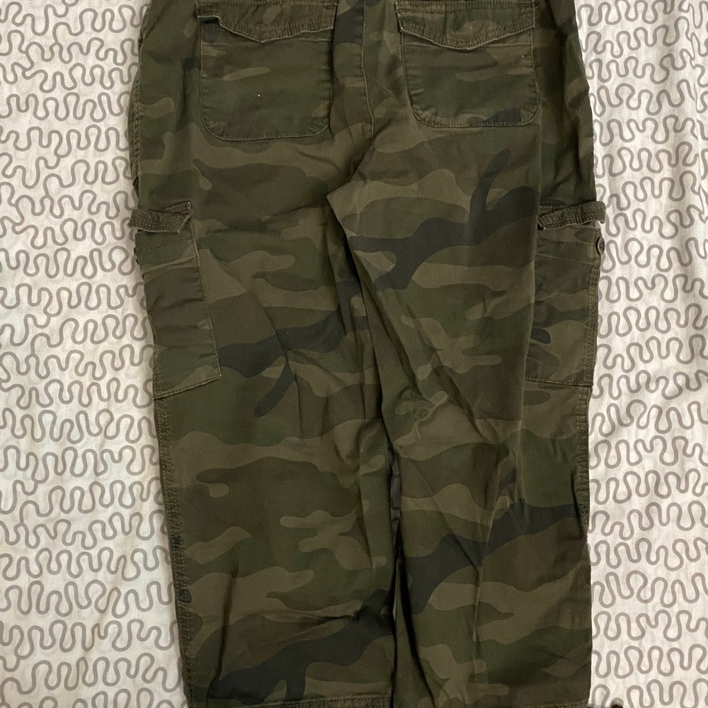 Two capris - Picture 3 of 8